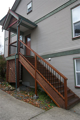 499 Louise Road side staircase, Ladysmith